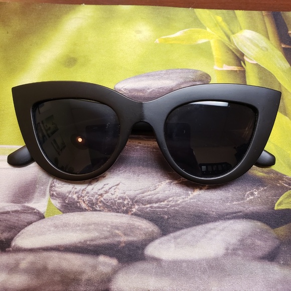 Cat Eye sunglasses, NEW - Picture 6 of 6